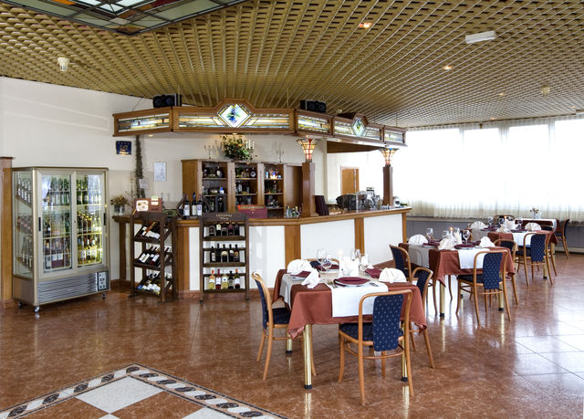 Samokov Hotel - Food and dining